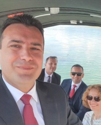 Η selfie του Ζάεφ από τις Πρέσπες: «Θέλουμε Μακεδονικές επιτυχίες» έγραψε στη λεζάντα