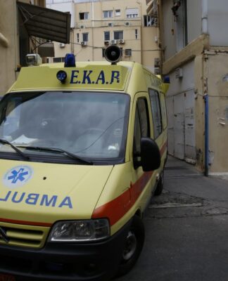 Αχαϊα: Μάνα και γιος λιποθύμησαν μέσα σε βόθρο – Στο νοσοκομείο μετά τον απεγκλωβισμό τους.