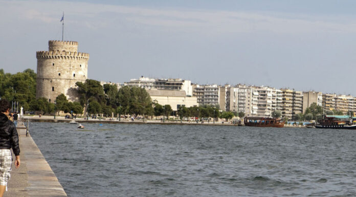 Μεγάλη μέδουσα έκανε την εμφάνιση της στον Θερμαϊκό