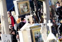 Είχαν τον γιο τους για νεκρό – Εμφανίστηκε στην κηδεία του