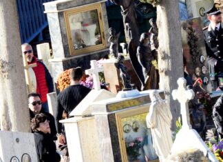 Είχαν τον γιο τους για νεκρό – Εμφανίστηκε στην κηδεία του