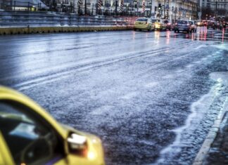 Καιρός: Κακοκαιρία "σαρώνει" τη χώρα. Καταιγίδα στην Αττική – Ισχυροί άνεμοι και βροχές στα βόρεια προάστια
