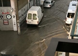 ΕΚΤΑΚΤΟ: Ποτάμια οι κεντρικοί δρόμοι του Πειραιά