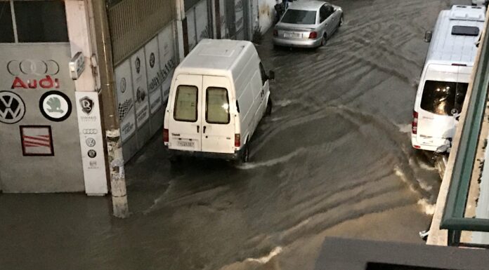 ΕΚΤΑΚΤΟ: Ποτάμια οι κεντρικοί δρόμοι του Πειραιά