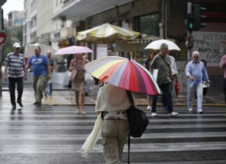 Καιρός: "Μαστιγώνει" την χώρα με βροχές και καταιγίδες η Νεφέλη – Πτώση της θερμοκρασίας
