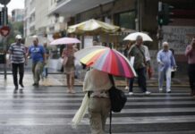 Καιρός: "Μαστιγώνει" την χώρα με βροχές και καταιγίδες η Νεφέλη – Πτώση της θερμοκρασίας