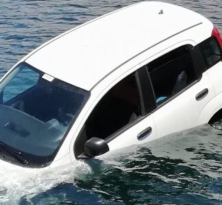 Καβάλα: Περίμενε το πλοίο και ξαφνικά είδε το αυτοκίνητό του στη θάλασσα – Χαμός στο λιμάνι