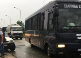 Κέρκυρα: Μπροστά οι κλούβες των ΜΑΤ και πίσω τα σκουπιδιάρικα – Μεγάλη επιχείρηση της αστυνομίας