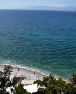 Αυτές είναι οι καλύτερες παραλίες σε Αττική και Θεσαλονίκη – Όλες οι γαλάζιες σημαίες 2018