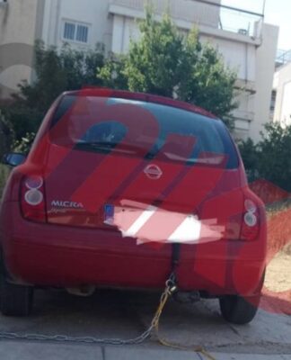 Στην Αθήνα δένουν τα αυτοκίνητά τους στους τοίχους για να μην τα κλέψουν