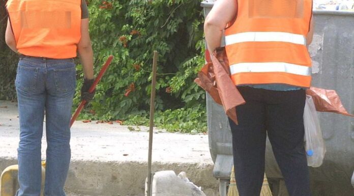 Στο νοσοκομείο καθαρίστρια στη Θεσσαλονίκη που της έπεσε οξύ στο πρόσωπο. Είναι μητέρα τεσσάρων παιδιών.