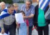 Μικρό κoριτσάκι τραγουδά δυνατά το «Μακεδονία ξακουστή»