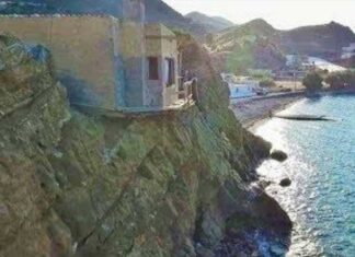 Το σπίτι στην Κρήτη που κρέμεται στον γκρεμό σε ένα εναέριο βίντεο