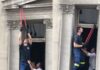 Πυροσβέστες απεγκλώβισαν άτυχο χελιδόνι στο κέντρο της Αθήνας