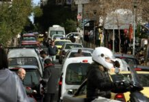 Φωτιά στα τέλη κυκλοφορίας – Αυξήσεις και στις τιμές των αυτοκινήτων
