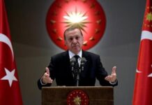 "Σκοτώθηκε" με φοιτητή ο Ερντογάν. "Ντροπή σου. Μιλάς ελεύθερα στον πρόεδρο μέσα στο σπίτι του".
