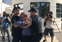Νέο επεισόδιο στην δίκη για την δολοφονία Ζέμπερη – Χίμηξε ο πατέρας στον φερόμενο ως δολοφόνο – video