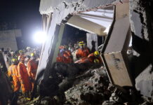 Εικόνες σοκ από την κατάρρευση κτιρίου στην Ινδία – Video