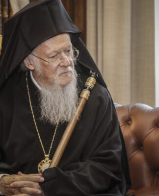 Συγκλονισμένος δηλώνει ο οικουμενικός πατριάρχης Βαρθολομαίος μετά τις φονικές πυρκαγιές στην Αττική.