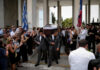 Συγκίνηση στο τελευταίο αντίο του Μάνου Ελευθερίου –