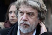 Γιάννης Βούρος: «Σεβαστείτε τα θύματα. Σταματήστε να ανεβάζετε τις ηλιοκαμένες κωλ@ρες σας»