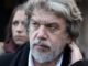 Γιάννης Βούρος: «Σεβαστείτε τα θύματα. Σταματήστε να ανεβάζετε τις ηλιοκαμένες κωλ@ρες σας»