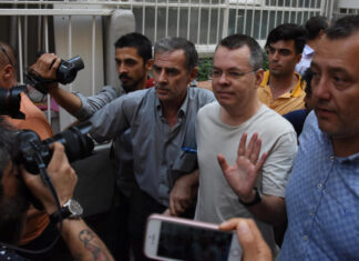 Τελεσίγραφο Τραμπ σε Ερντογάν: Να απελευθερώσεις τον Αμερικανό πάστορα εδώ και τώρα.