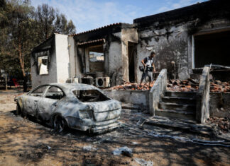 Τα μισά κτίσματα με ζημιές ή κατεδαφιστέα από τη φονική πυρκαγιά στην Ανατολική Αττική