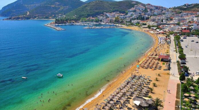 Χαλκιδική: Καμία δίοδος προς τη θάλασσα για 1 χλμ με «ιδιωτικές» παραλίες
