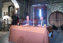 Μητσοτάκης: Τρίζει η κοινοβουλευτική πλειοψηφία – Θίασος του παραλόγου