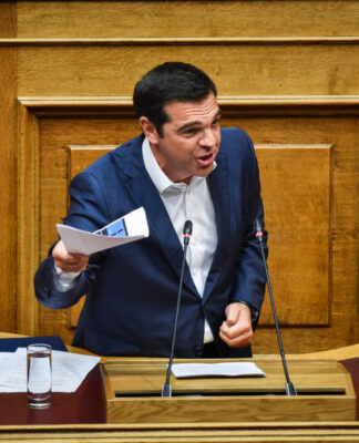 Σκληροί χαρακτηρισμοί Τσίπρα για Μητσοτάκη: Τζάμπα μάγκας… στα όρια του γραφικού – "Τρύπα στο νερό" η τροπολογία που κατέθεσε