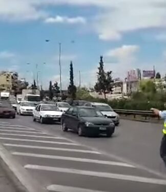 Η Τροχαία έριξε βαριά πρόστιμα σε οδηγούς που μπήκαν στη ΛΕΑ