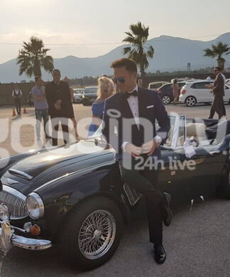 Γάμος Παναγιώταρου – Γιαννόπουλου: Η άφιξη του γαμπρού με αυτοκίνητο αντίκα