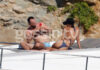 Ατελείωτες οι πόζες της Ratajkowski στην Μύκονο-Έκλεψε την παράσταση η Hadid