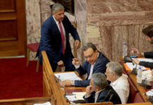Βουλή: Άγρια κόντρα Σκουρλέτη – Πατούλη, με καταγγελίες για διαφθορά και ανταλλαγή “φιλοφρονήσεων”