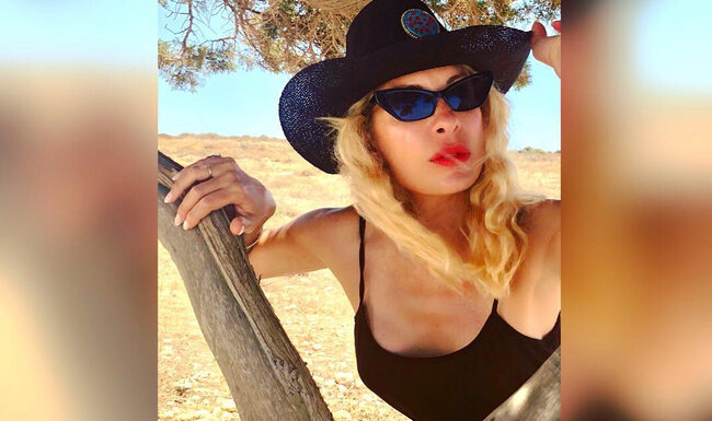 Ελένη Μενεγάκη: Η φωτό στο Instagram με τον Μάκη και την κόρη της λίγο πριν βουτήξουν στη θάλασσα