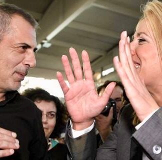 Ο Γιάννης Μώραλης στηρίζει ανοιχτά Ρένα Δούρου