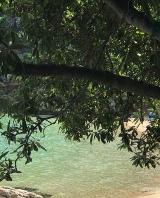 Η μυστική παραλία που «ενώνει» τη Θεσσαλονίκη με τη Χαλκιδική