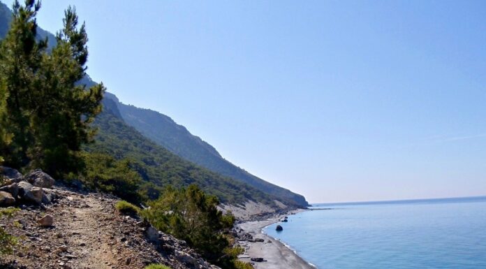 Θρίλερ με τουρίστρια σε διάσημο μονοπάτι