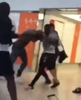 Πανικός στο αεροδρόμιο Ορλί. Διάσημοι ράπερ πλακώθηκαν στο ξύλο – video