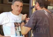 Ο Τσακαλώτος φόρεσε μπλουζάκι με τον ίδιο και την Σκάρλετ Γιόχανσον ως ζευγάρι