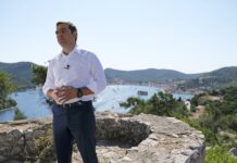Φοροελαφρύνσεις, αύξηση κατώτατου μισθού, παροχές – Αυτά φέρνει ο… γυρισμός απ’ την Ιθάκη