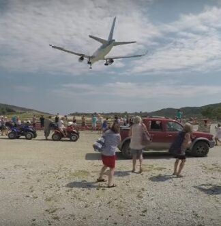 Σκιάθος: Ανήλικο αγόρι εκτινάχτηκε από αέρια αεροπλάνου.
