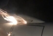 Γύρισαν και είδαν τον κινητήρα να έχει πιάσει φωτιά – Στιγμές τρόμου σε αεροπλάνο – video