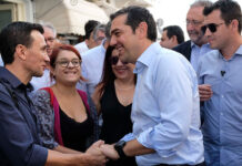 Καταγγελία 70χρονης από Σύρο: «Με έσφιξαν από το λαιμό όταν πήγα να διαμαρτυρηθώ στον Τσίπρα»