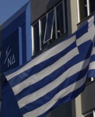 Απάντηση ΝΔ στα tweets του Τσίπρα: "Πολύ αργά για τους Έλληνες"