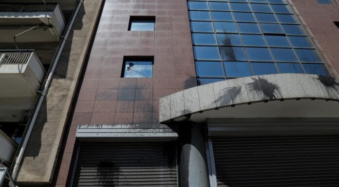 Επίθεση Ρουβίκωνα στα γραφεία του ομίλου Μυτιληναίος. "Κράτος και κεφάλαιο δολοφονούν την φύση"
