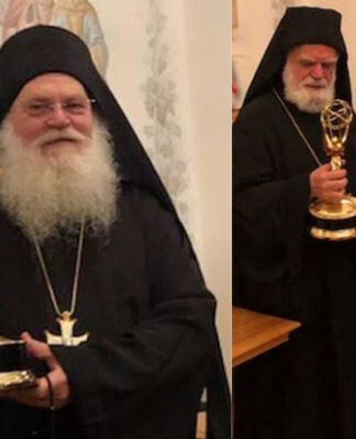 Άγιο Όρος: Αστέρας του Χόλιγουντ χάρισε το βραβείο ΕΜΜΥ που είχε κερδίσει στη Μονή Βατοπαιδίου