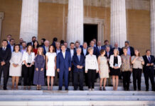 Υπουργικό: Η οικογενειακή φωτογραφία – Έλειπε η Νοτοπούλου
