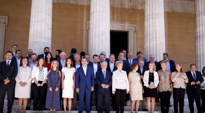 Υπουργικό: Η οικογενειακή φωτογραφία – Έλειπε η Νοτοπούλου
